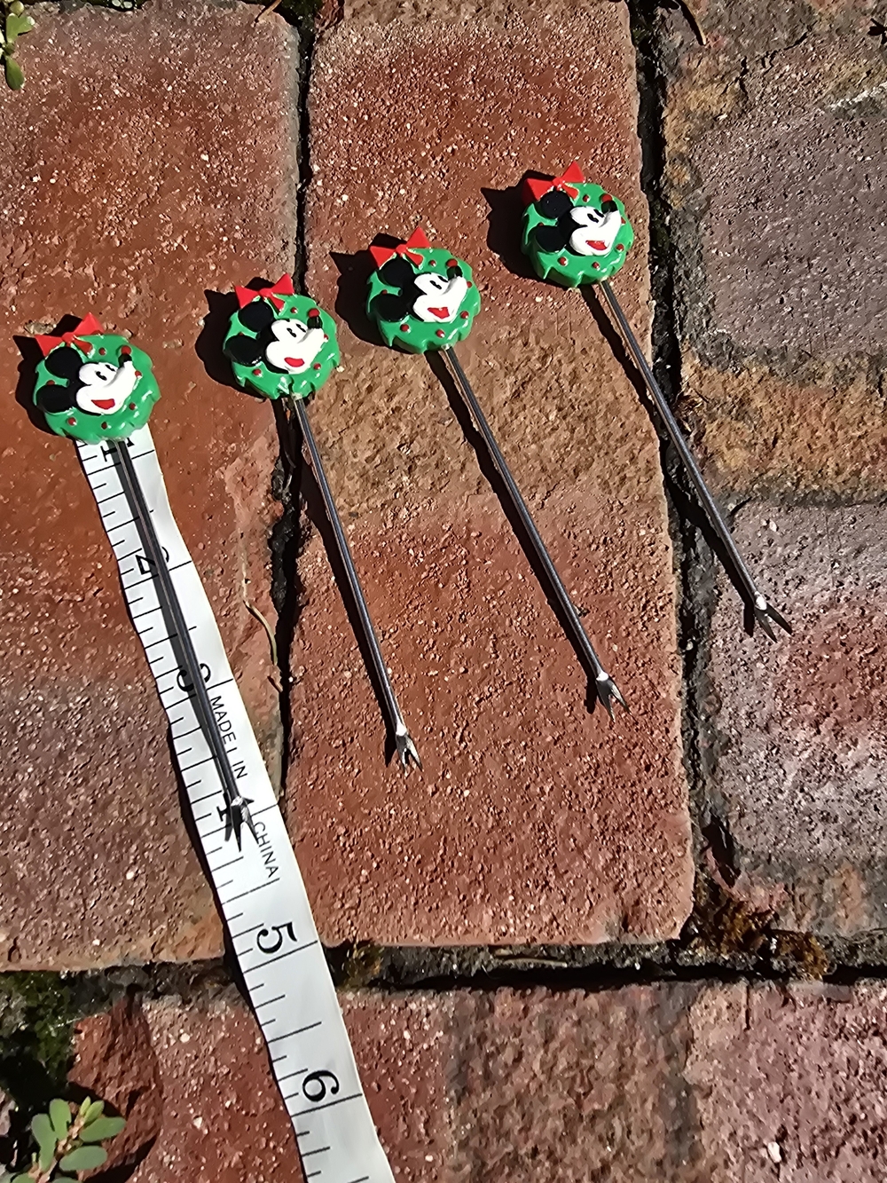 Mickey Mouse Wreath Appetizer Forks - Set Of 4 Metal Wreath Christmas Disney